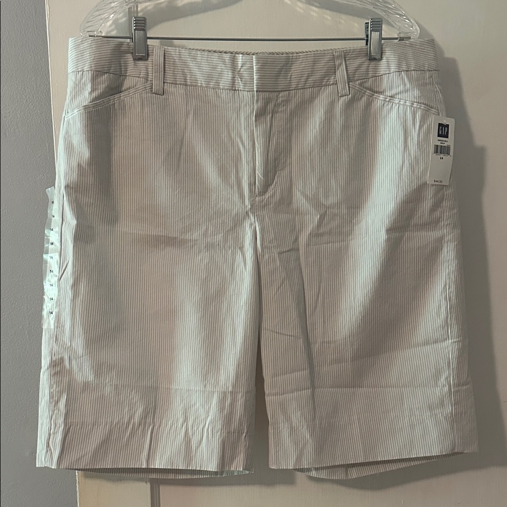 GAP Women's White Grey Pin Striped Bermudas, Size 14